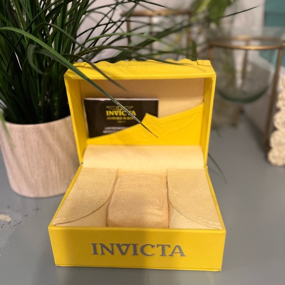 Invicta Watch Box - Picture 2 of 2
